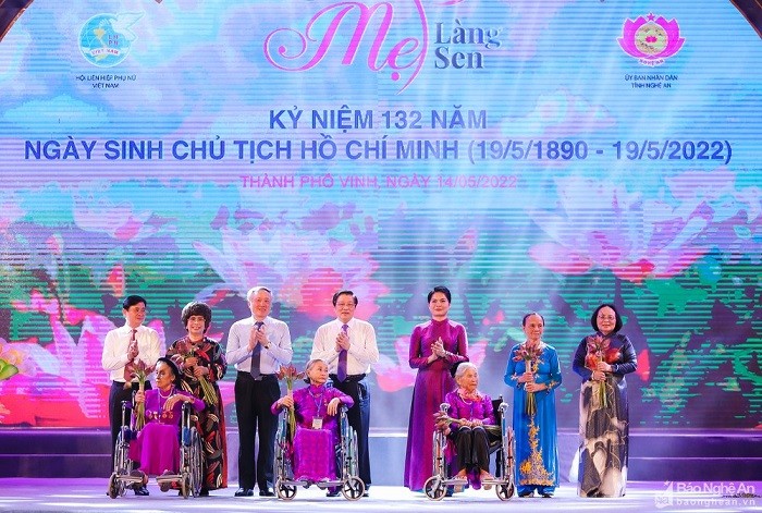 Xúc động chương trình nghệ thuật tri ân thân mẫu Chủ tịch Hồ Chí Minh