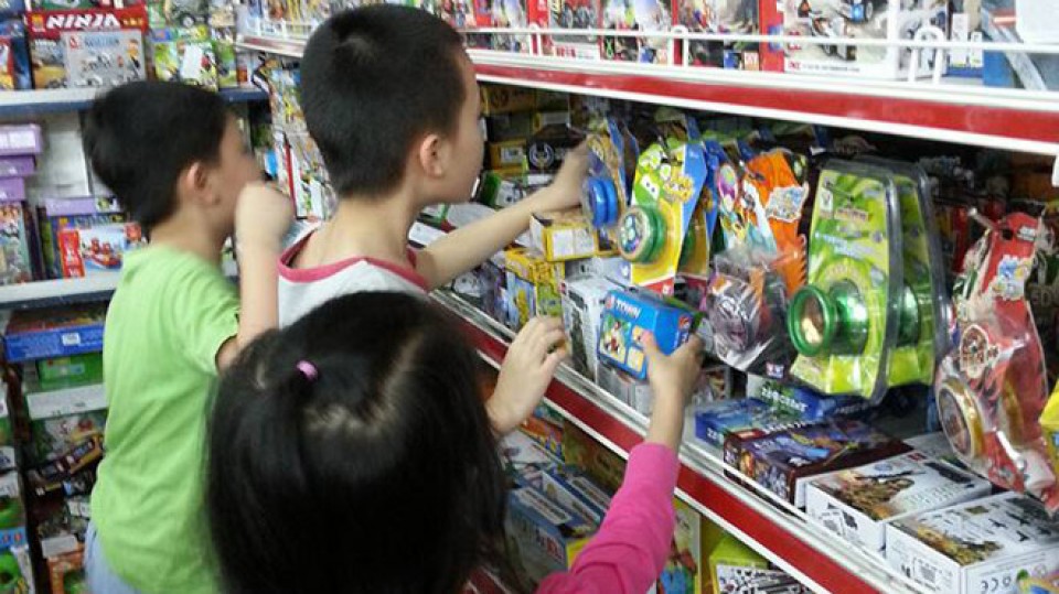 Quà tặng Tết Thiếu nhi ngày càng dễ mua qua tang tet thieu nhi ngay cang de mua