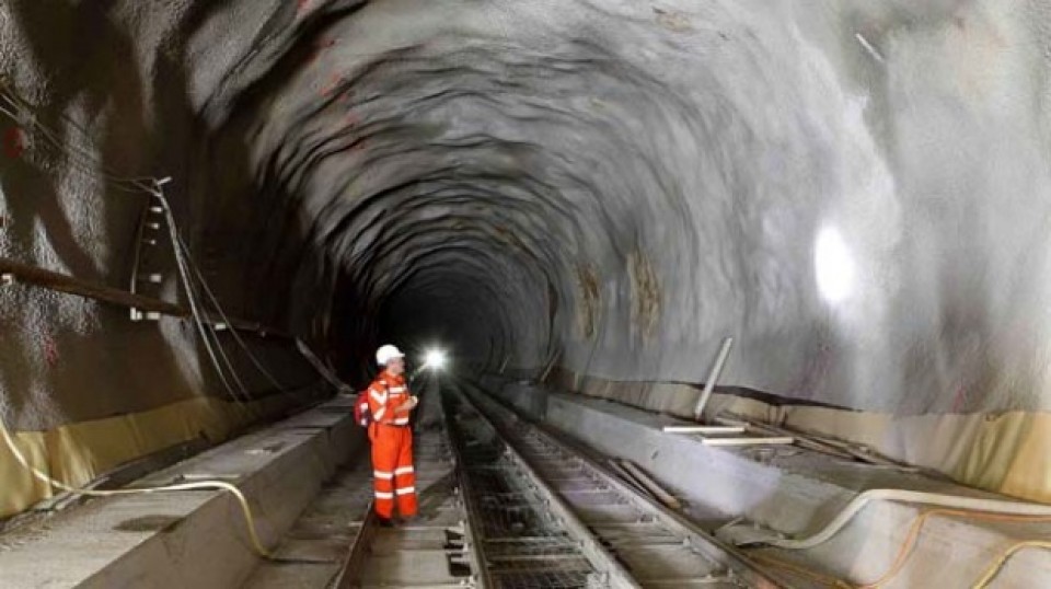 khanh thanh duong ham tau hoa xuyen nui dai nhat the gioi