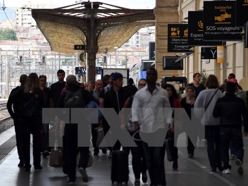 giao thong paris hon loan vi bai cong