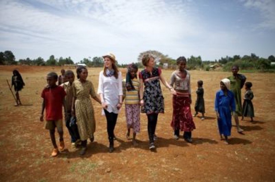 dien vien anne hathaway dai su thien chi vi quyen phu nu