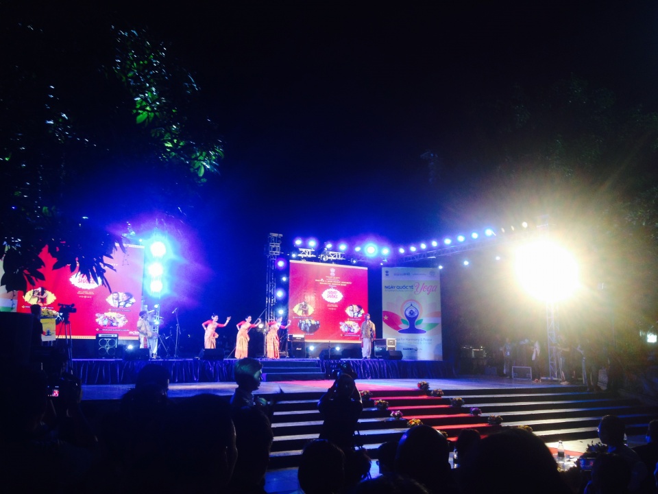 ha noi da mo man ngay quoc te yoga