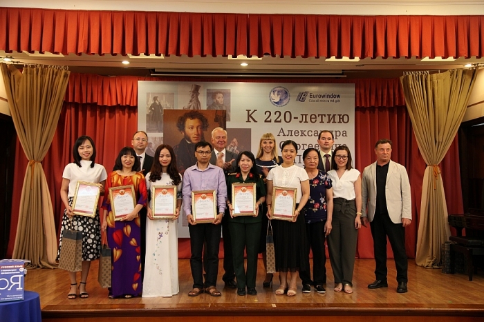 da hoi pushkin ky niem 220 nam ngay sinh cua mat troi thi ca nga