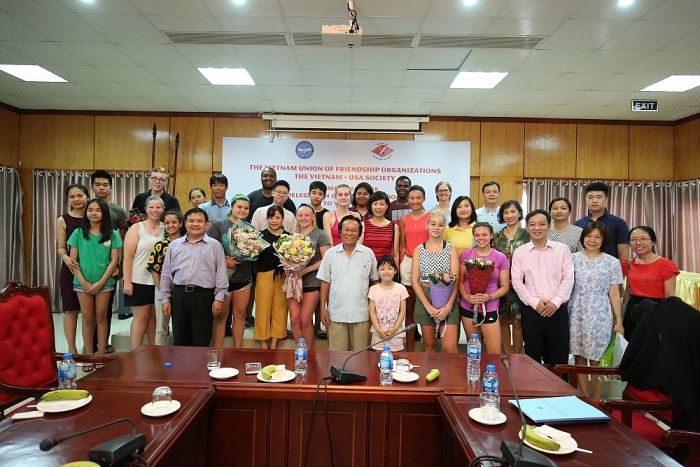 hoc sinh my trai nghiem thuc te tai viet nam