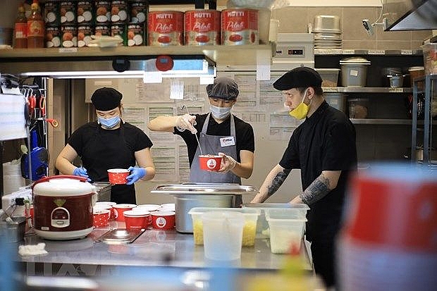 quan an viet am tinh nguoi giua dai dich covid 19 tai nga