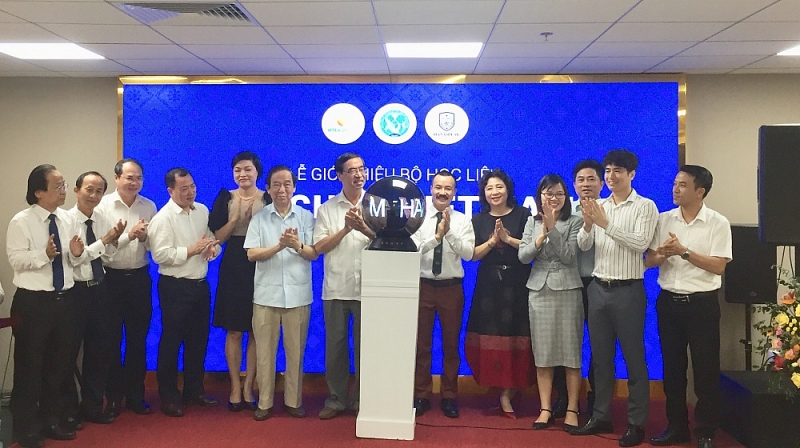 gioi thieu chuong trinh day tieng viet va bo hoc lieu xin chao viet nam 4