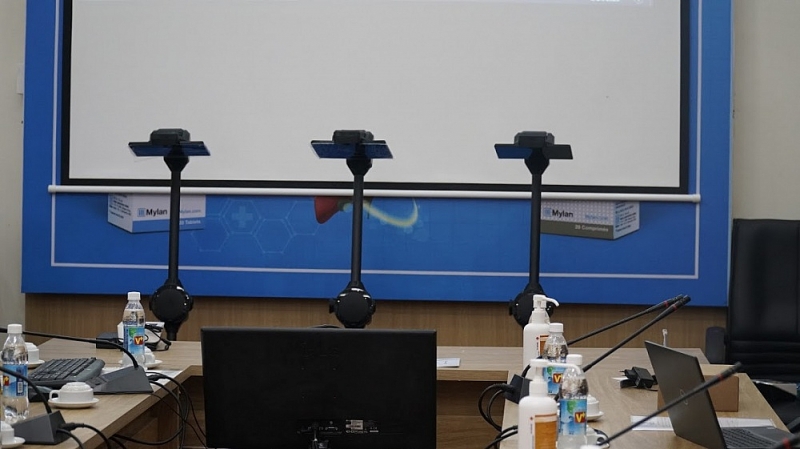 undp trao tang benh vien nhiet doi trung uong robot giup bao ve nhan vien y te tuyen dau 2