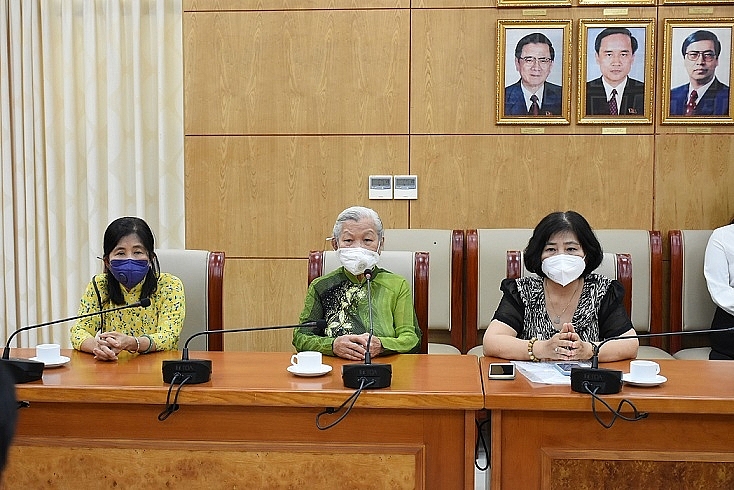 Kiều bào Hungary ủng hộ công tác phòng chống dịch Covid-19 ở quê nhà