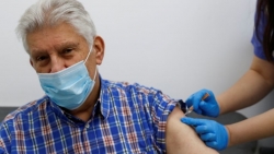 EMA khuyên các nước cân nhắc sử dụng vaccine AstraZeneca cho người trên 60 tuổi