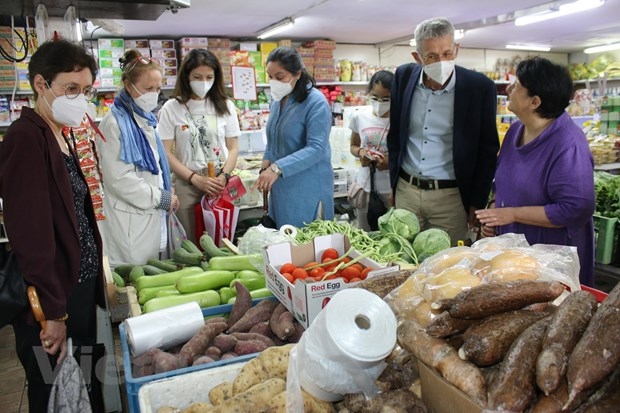 Nông sản Việt Nam tại cửa hàng thực phẩm châu Á. (Ảnh: Hồng Kỳ)