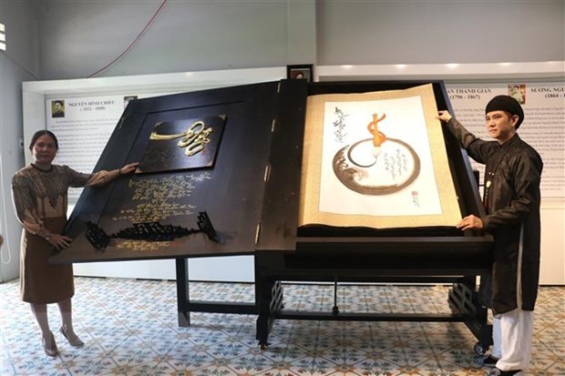 Cuốn sách thư pháp đặc biệt về danh nhân Nguyễn Đình Chiểu