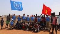 Lính công binh Việt Nam giúp người dân Nam Sudan làm sạch môi trường
