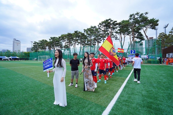 Giải bóng đá kết nối tình đồng hương của người Việt tại Hàn Quốc