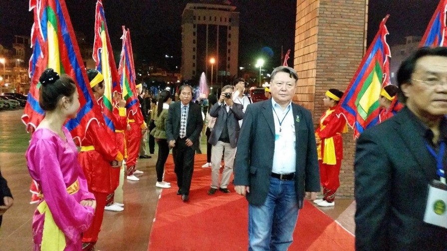 Việt Nam đất nước của hoa sen và hoa huệ