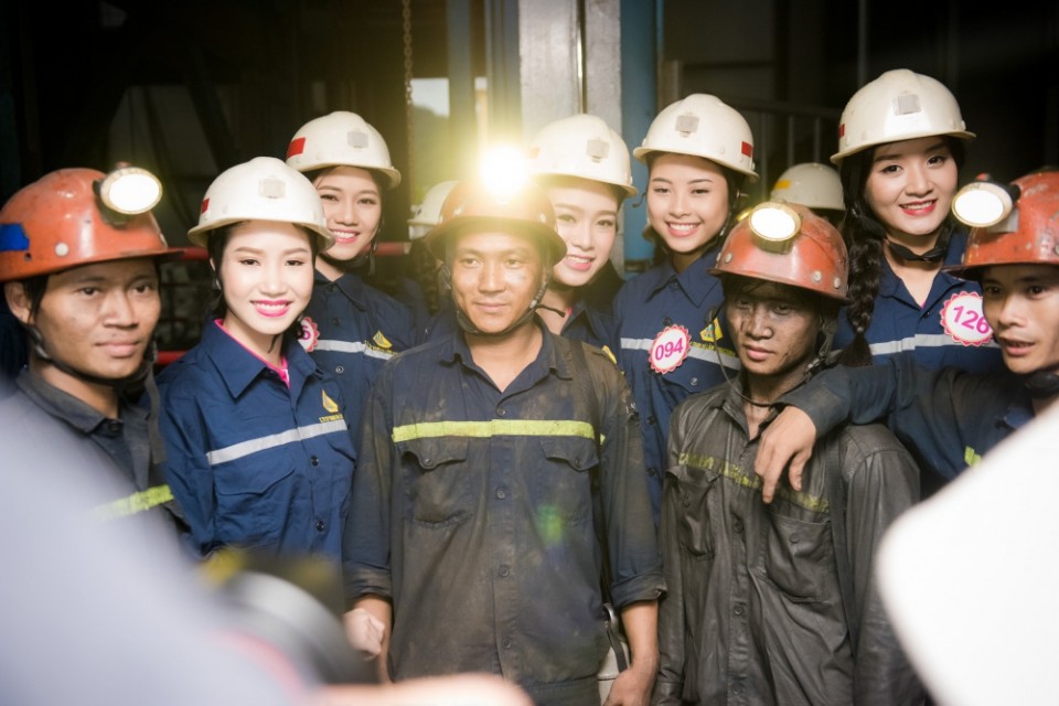 hoat dong y nghia ben le cuoc thi hoa hau viet nam