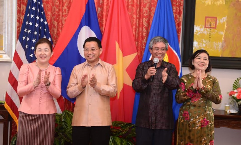 giao luu huu nghi viet lao tai my