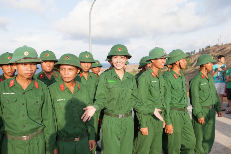 ve dep thien nguyen cua cua thi sinh hoa hau viet nam