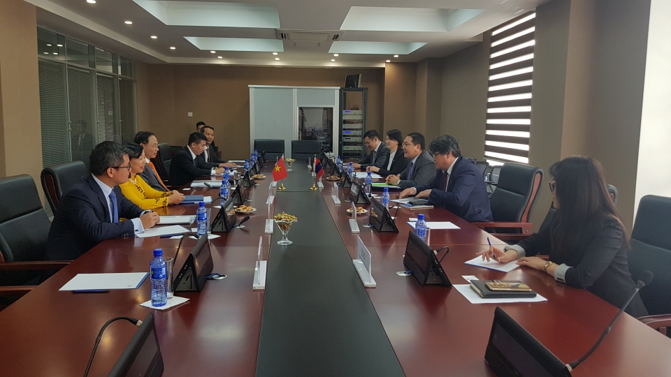 Thứ trưởng Ngoại giao Lê Hoài Trung thăm và làm việc tại Mông Cổ thu truong ngoai giao le hoai trung tham va lam viec tai mong co