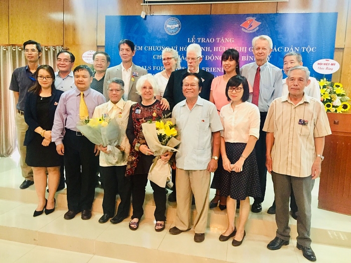 ton vinh nhung dong gop tich cuc cho viet nam cua cac nha hoat dong hoa binh my