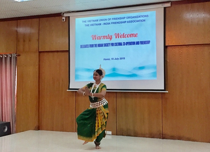 giao luu van hoa lam sau sac hon tinh huu nghi viet an