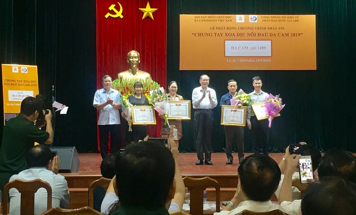 moi tin nhan mot tac long voi nan nhan chat doc da cam