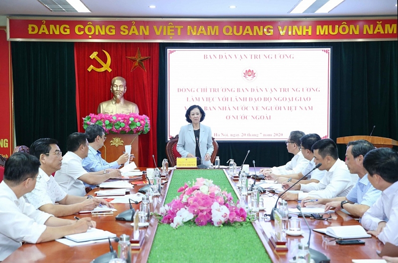 ban dan van trung uong lam viec voi bo ngoai giao va uy ban nha nuoc ve nguoi viet nam o nuoc ngoai 1