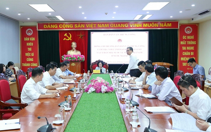 ban dan van trung uong lam viec voi bo ngoai giao va uy ban nha nuoc ve nguoi viet nam o nuoc ngoai 2
