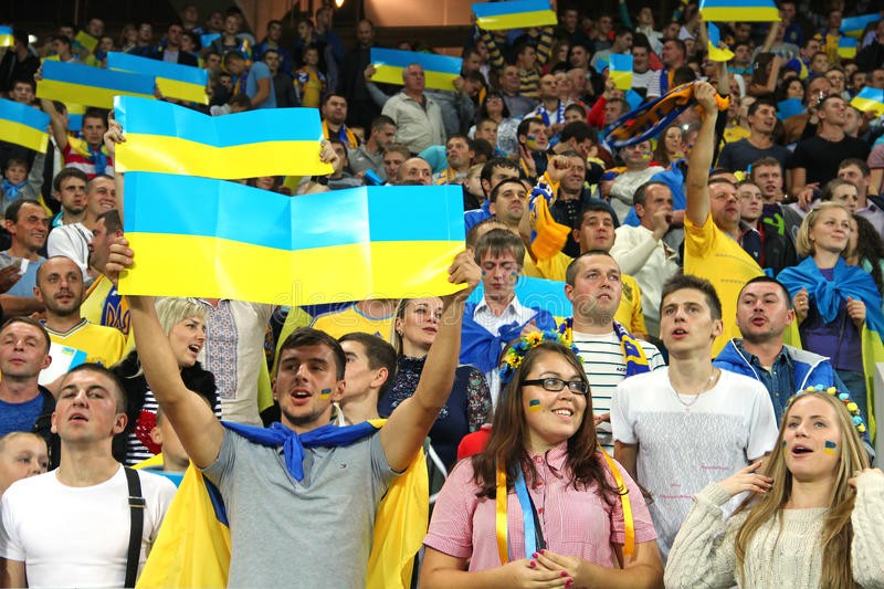 EURO 2020: Cổ động viên bóng đá Ukraine tin vào chiến thắng của đội nhà tại vòng Tứ kết