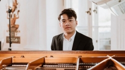 Thứ trưởng Phạm Quang Hiệu chúc mừng nghệ sỹ Nguyễn Việt Trung vào chung kết cuộc thi piano quốc tế Frederik Chopin