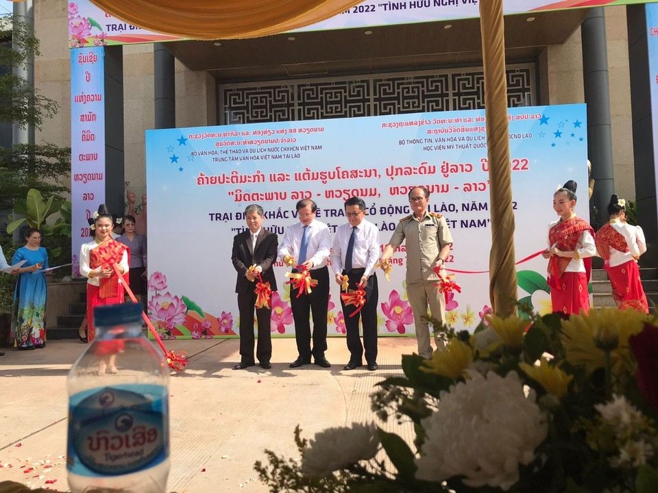 Khai mạc trại điêu khắc và vẽ tranh cổ động Năm Hữu nghị Lào-Việt Nam