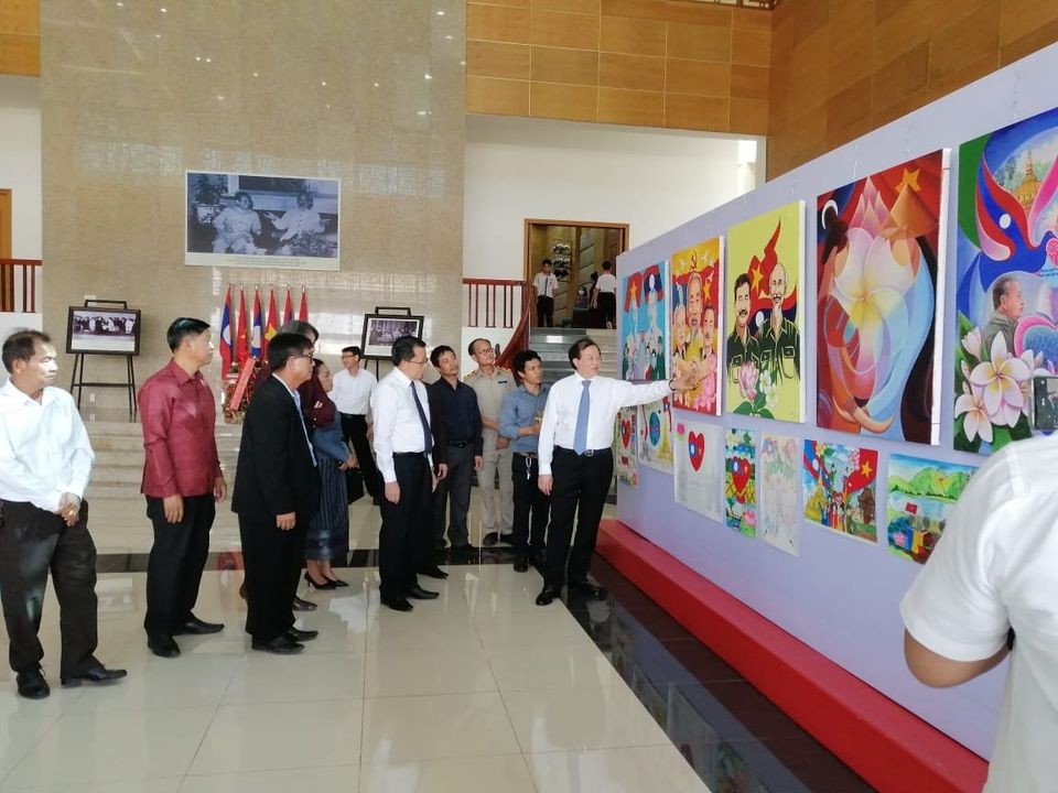 Khai mạc trại điêu khắc và vẽ tranh cổ động Năm Hữu nghị Lào-Việt Nam
