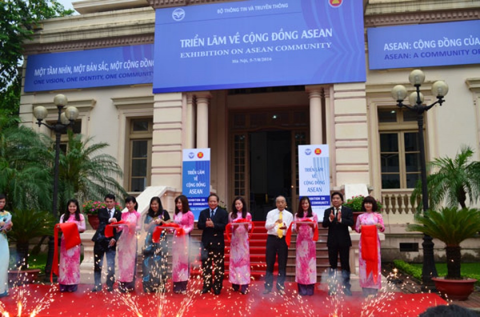 trien lam thu vi ve cong dong asean