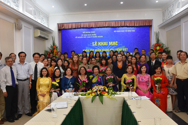 tiep tuc boi duong cho giao vien day tieng viet o nuoc ngoai