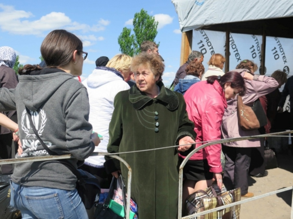 gan 16 trieu nguoi so tan do xung dot o mien dong ukraine