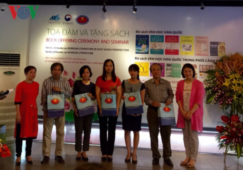 Bộ sách Văn học Hàn Quốc lần đầu ra mắt tại Việt Nam bo sach van hoc han quoc lan dau ra mat tai viet nam