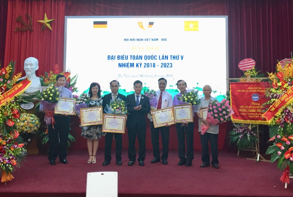 phat trien tinh huu nghi viet nam duc trong giai doan moi