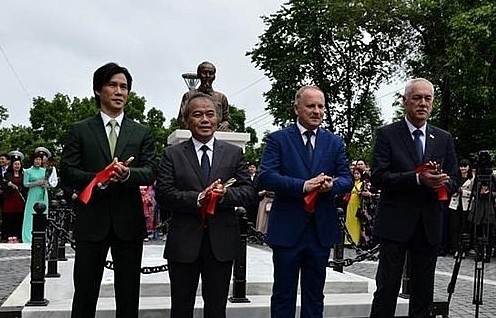 Vườn hoa mang tên Chủ tịch Hồ Chí Minh ở thành phố Vladivostok