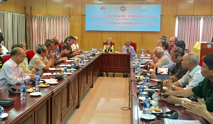 huan chuong huu nghi danh tang nguoi phu nu gieo trong cay hoa binh o viet nam