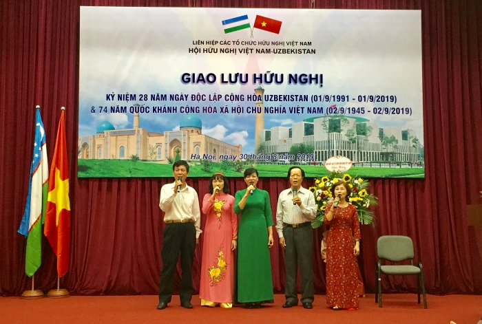 giao luu huu nghi mung ngay doc lap uzbekistan va quoc khanh viet nam