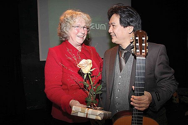 nguoi dua thinh gia du ngoan viet nam qua am nhac dan toc