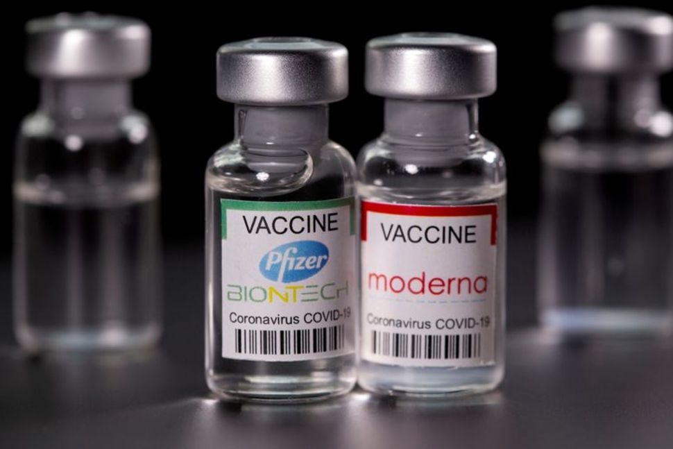 Vaccine Covid-19: Pfizer và Moderna nâng giá cung cấp cho thị trường EU