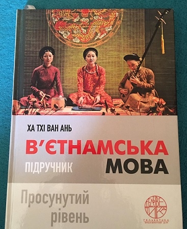 Bộ sách tâm huyết của cô giáo dạy tiếng Việt ở Ukraine