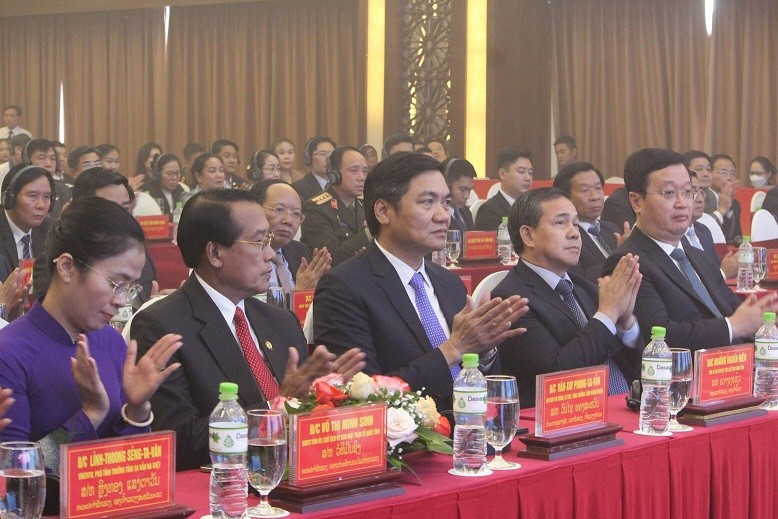 Lãnh đạo 7 tỉnh của Lào tham dự  kỉ niệm 60 năm thiết lập quan hệ ngoại giao hai nước tại Nghệ An