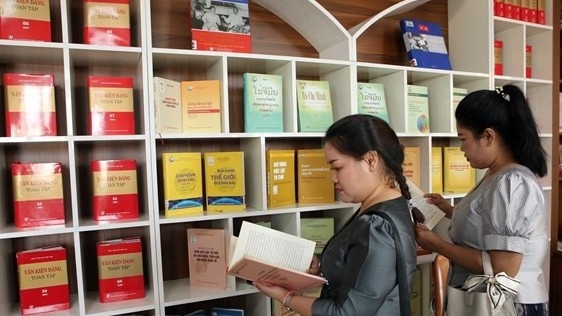 Dấu ấn quan hệ hữu nghị vĩ đại Việt Nam-Lào qua từng trang sách