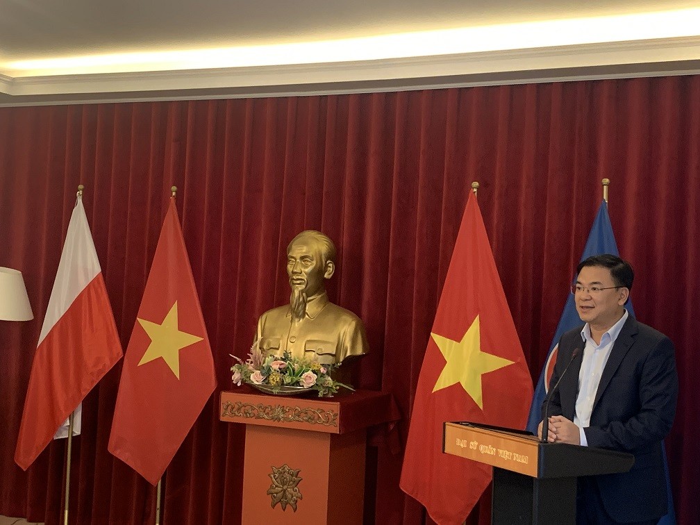 Thứ trưởng Ngoại giao Phạm Quang Hiệu gặp gỡ cộng đồng người Việt Nam tại Ba Lan