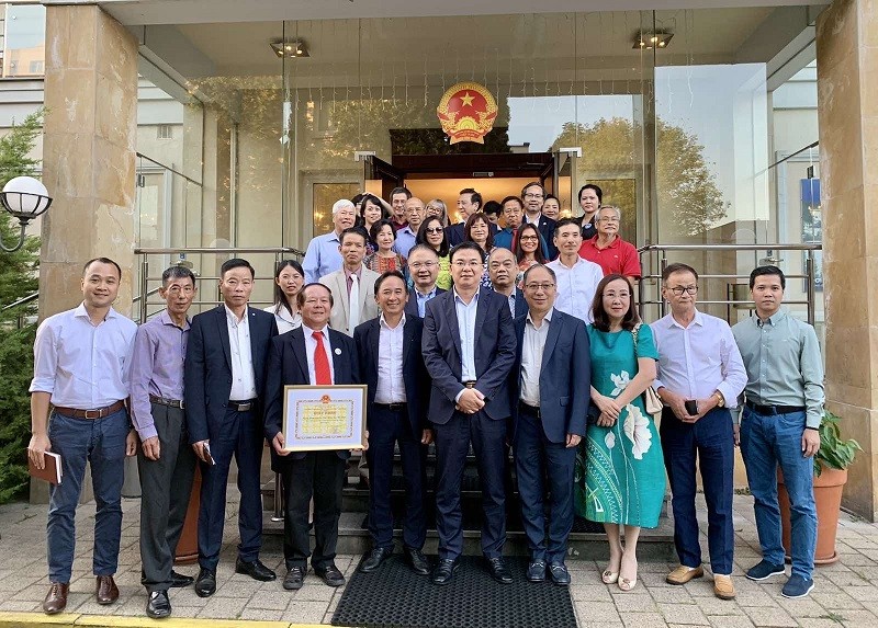 Thứ trưởng Ngoại giao Phạm Quang Hiệu gặp gỡ cộng đồng người Việt Nam tại Ba Lan