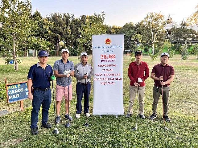 Đại sứ quán Việt Nam tại Iran chào mừng ngày thành lập ngành Ngoại giao Đại sứ quán Việt Nam tại Iran chào mừng ngày thành lập ngành Ngoại giao