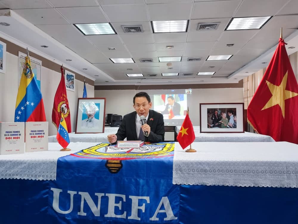 Chủ tịch Hồ Chí Minh trong lòng người dân Venezuela Chủ tịch Hồ Chí Minh trong lòng người dân Venezuela