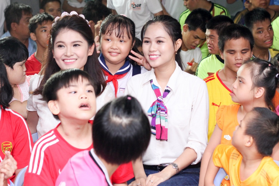 hoa hau my linh a hau thuy dung hoa than thanh chi hang