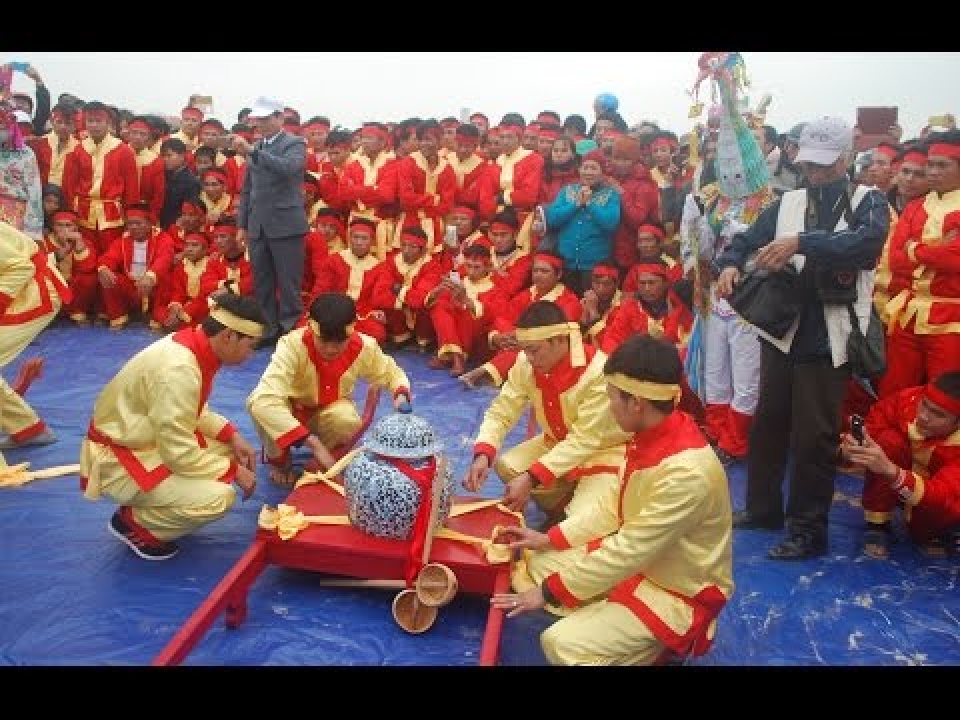 hay nhin van hoa dan gian nhu mot dong chay